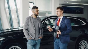 Waarom stellen veel mannen het verkopen van hun auto te lang uit?