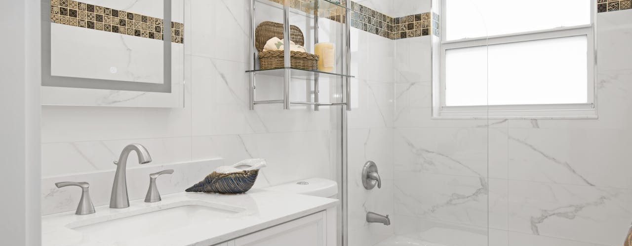 Upgrade je badkamer: Waarom je spiegel meer aandacht verdient