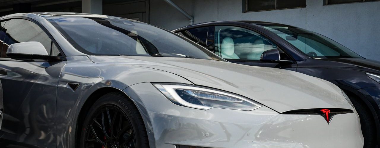 De ultieme auto leasen: Mercedes of Tesla?